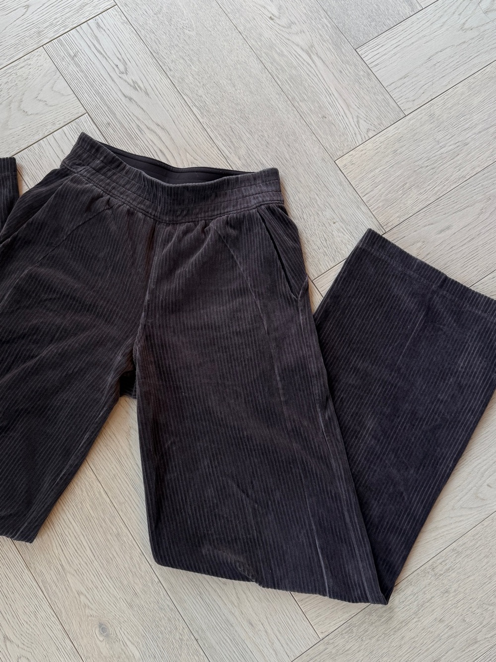 🍋 Lululemon Scuba Mid-Rise Wide Leg Pant Velvet Cord in Espresso Colour Size 2